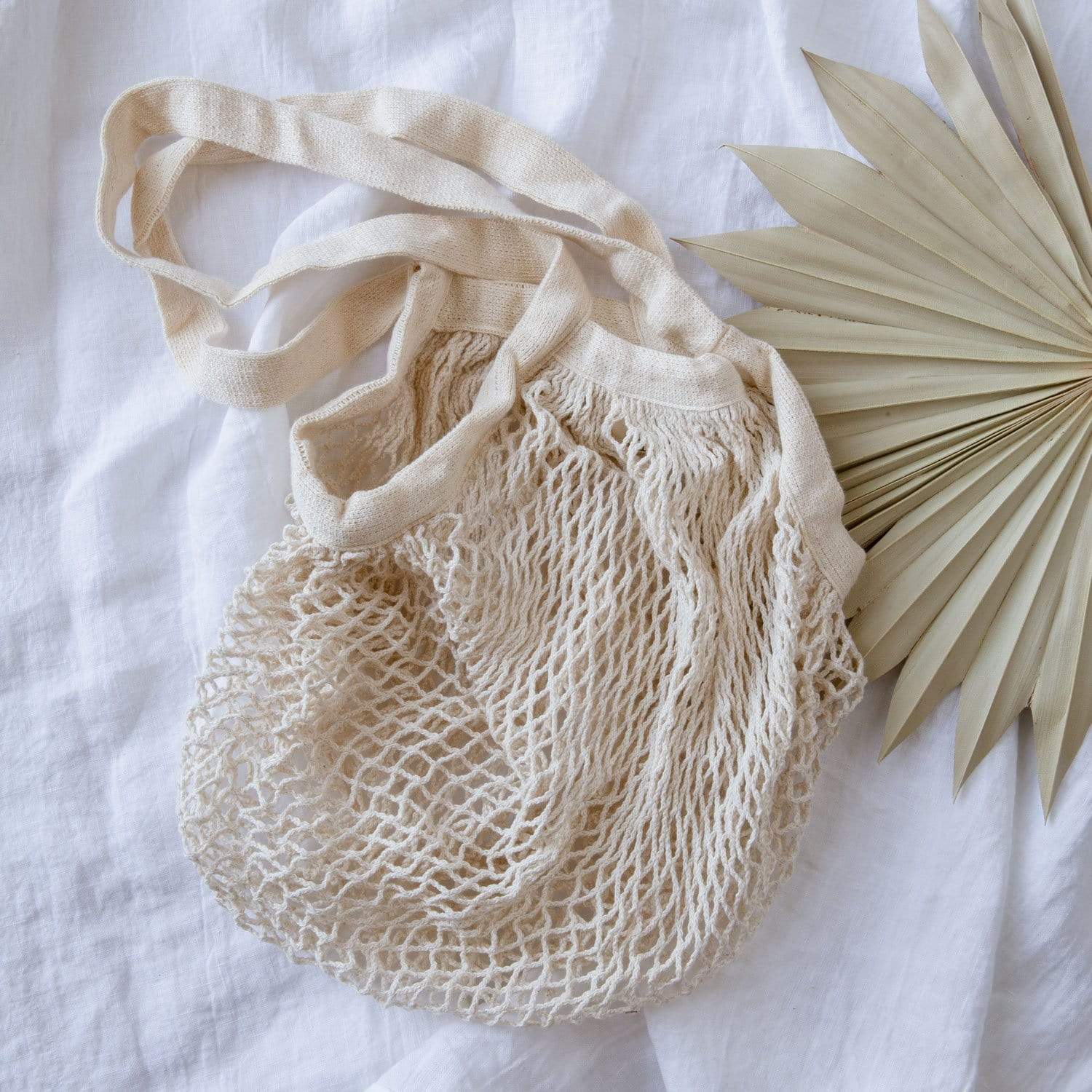 http://zwsessentials.com/cdn/shop/products/eco-bags-natural-cotton-string-bag-29846518825071_15abb351-d1b5-48aa-b5a6-db781f9ab9aa.jpg?v=1678122612